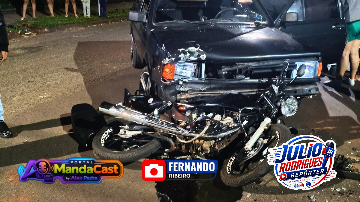 Acidente entre carro e moto deixa feridos 