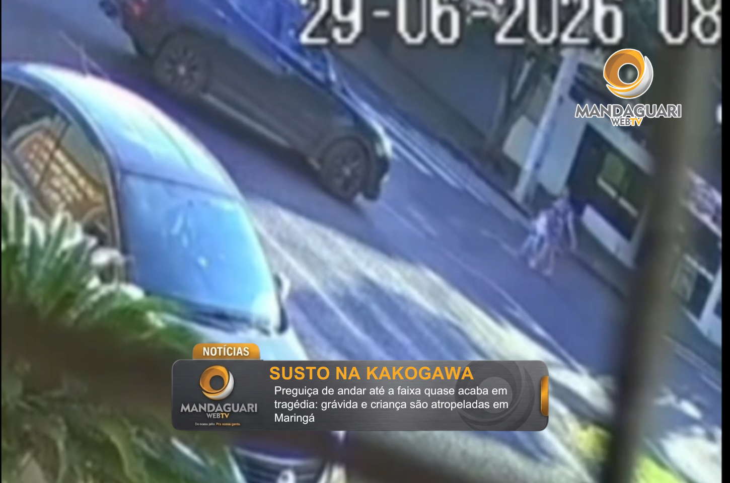 Preguiça de andar até a faixa quase acaba em tragédia: grávida e criança são atropeladas em Maringá