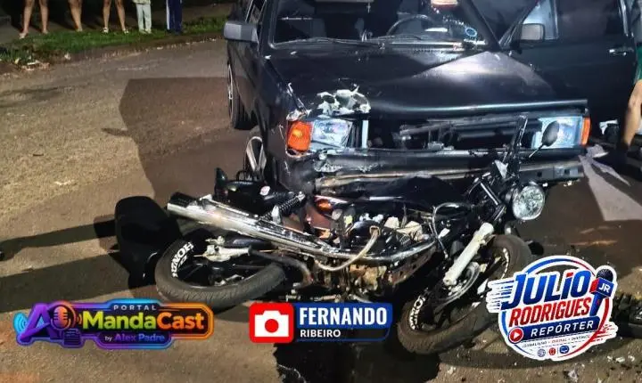 Acidente entre carro e moto deixa feridos 