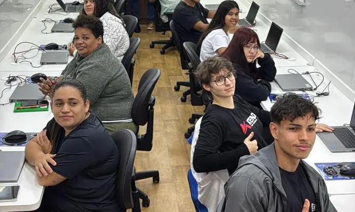 Mandaguari recebe quarta Carreta do Conhecimento com curso gratuito de informática
