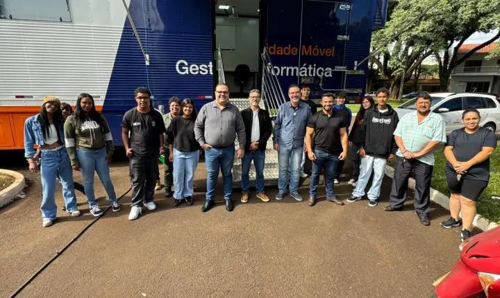 Mandaguari recebe quarta Carreta do Conhecimento com curso gratuito de informática